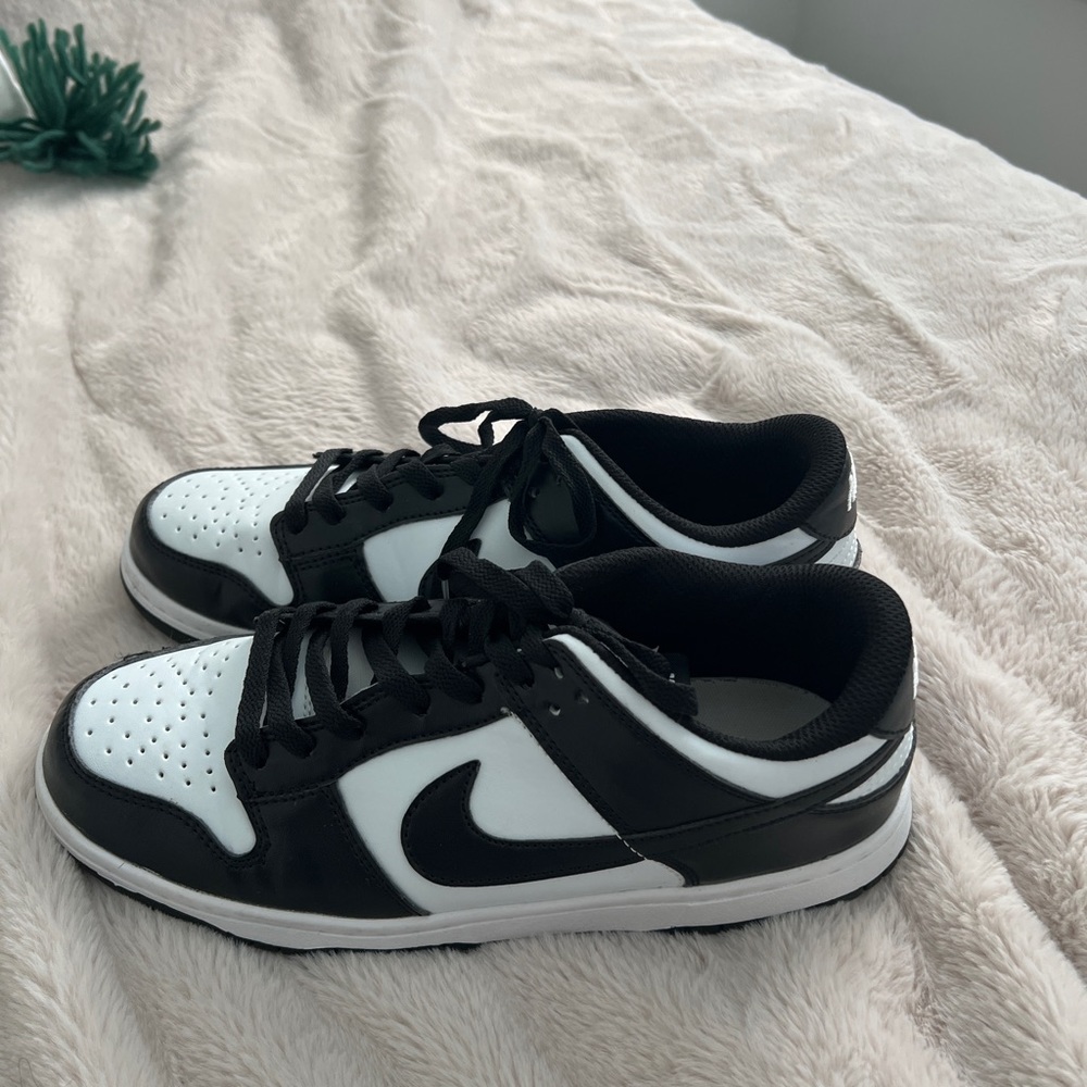 Nike dunk low like new size mens 8.5 size women’s 10